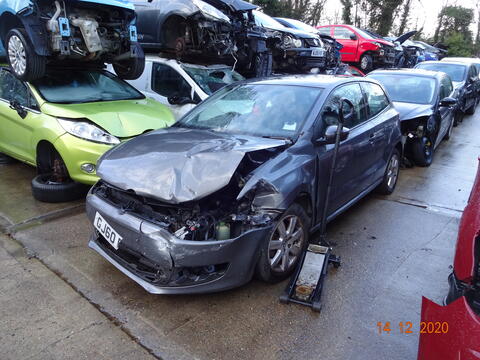 Breaking Volkswagen Polo for spares #1