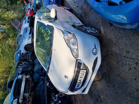 Breaking Peugeot 208 for spares #1