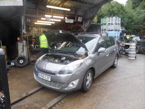 Breaking Renault Scenic       2010 for spares #1