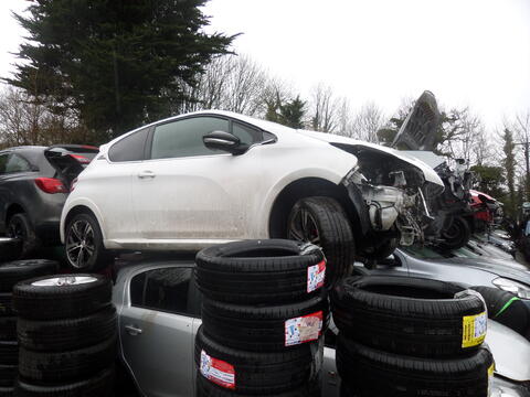 Breaking Peugeot 208 gti for spares #1