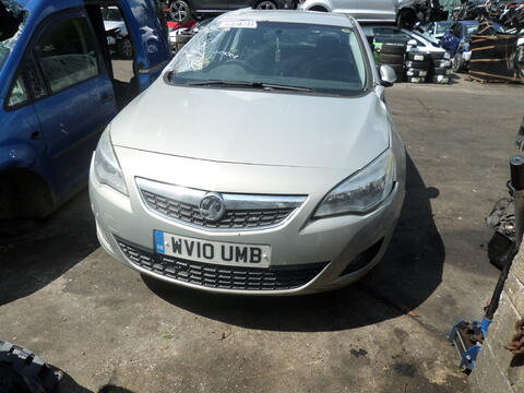Breaking Vauxhall Astra  for spares #1