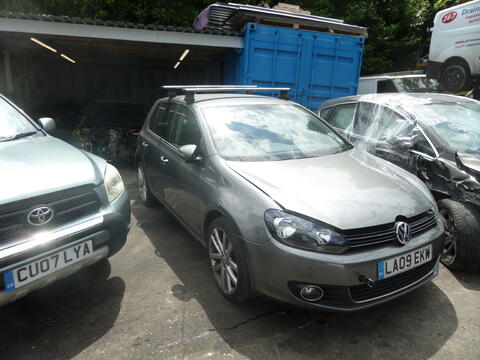 Breaking Volkswagen Golf for spares #1