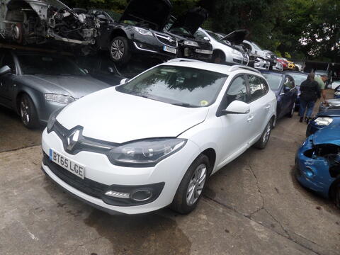 Breaking Renault Clio 2015 for spares #1