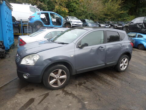 Breaking Nissan Qashqai 4x4 auto for spares #1