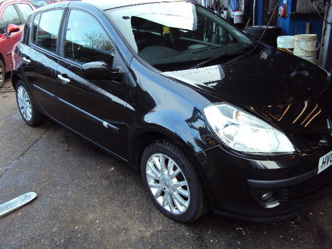 Breaking Renault Clio Turbo for spares #2