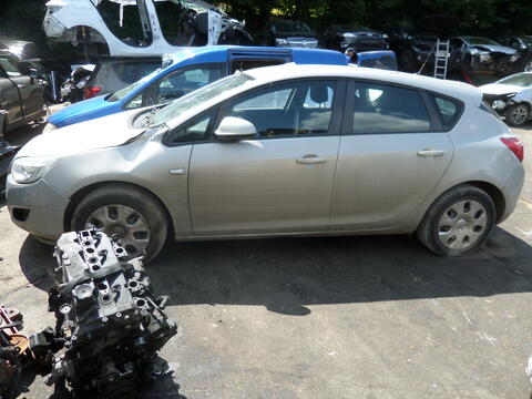 Breaking Vauxhall Astra  for spares #2