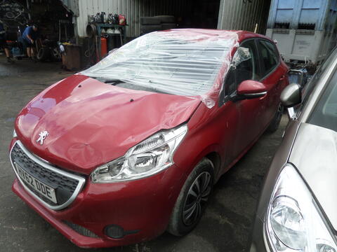 Breaking Peugeot 208 for spares #2