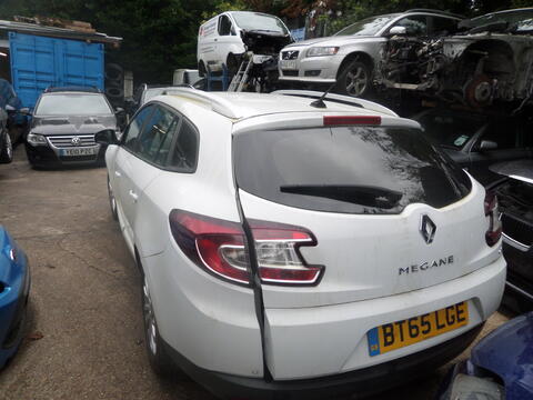 Breaking Renault Clio 2015 for spares #2