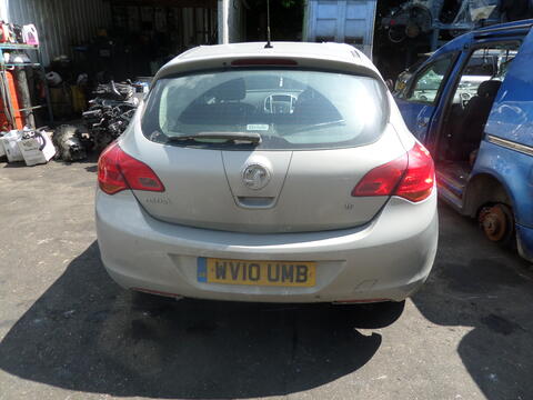 Breaking Vauxhall Astra  for spares #3