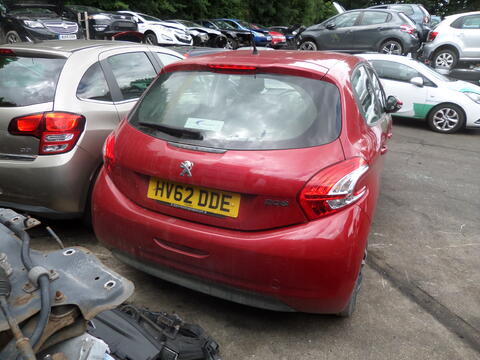 Breaking Peugeot 208 for spares #3
