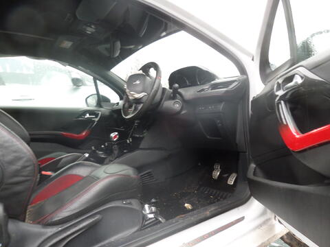 Breaking Peugeot 208 gti for spares #4