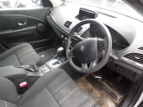 Breaking Renault Clio 2015 for spares #4